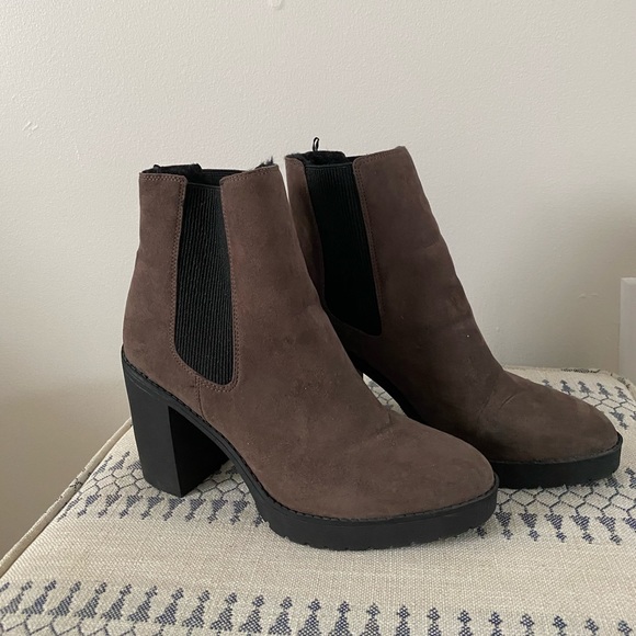 Furry brown and black suede booties - Picture 2 of 6